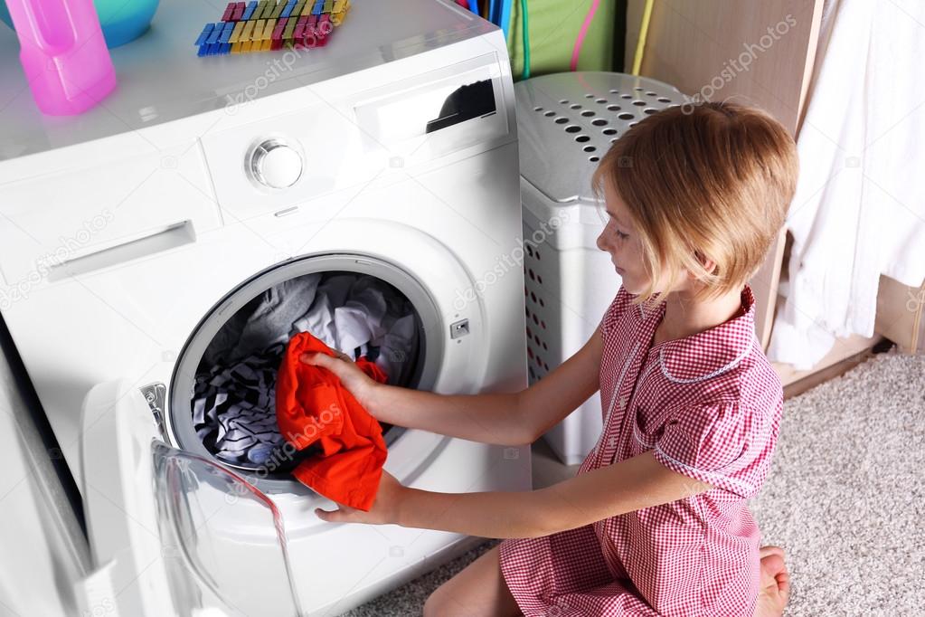 https://st2.depositphotos.com/1177973/12257/i/950/depositphotos_122579526-stock-photo-little-girl-washing-clothes.jpg