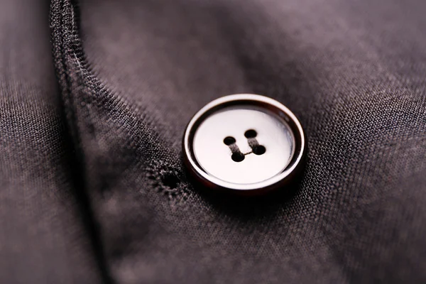 Πολύχρωμο κουμπί σε ένα πουκάμισο — Φωτογραφία Αρχείου