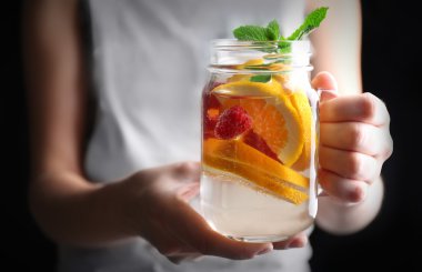 Meyve suyuyla yenileniyor