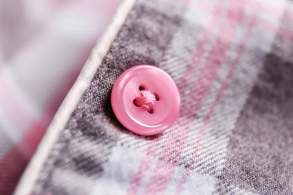 Botão na camisa quadriculada — Fotografia de Stock