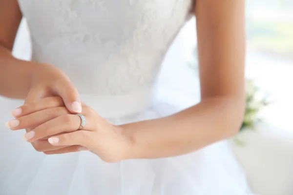 Bruden hand med ring — Stockfoto