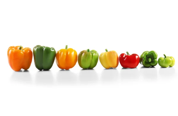 Σετ φρέσκες πιπεριές σε λευκό φόντο — Φωτογραφία Αρχείου
