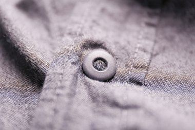 Denim kumaş üzerine düğme 