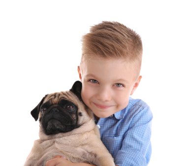 Sevimli çocuk ile pug köpek