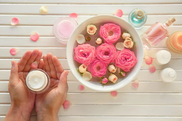 Tampão Menstrual De Higiene Feminina. Fita Rosa Com Tampão Menstrual No  Fundo Rosa. Conceito De Higiene Sanitária. Período Feminino De Menstruação.  Banner De Ciclo De Menstruação Ginecológica. Espaço De Cópia Foto Royalty