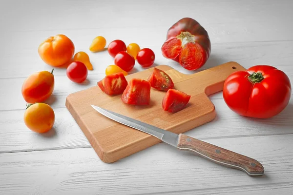 Composition of tomatoes and board — Stock Photo, Image