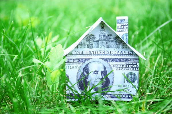Money house on green grass — Stock Photo, Image