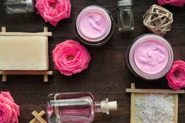 Kozmetik krem ile kompozisyon