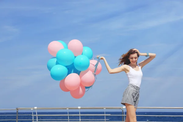 彩色气球的女人 — 图库照片