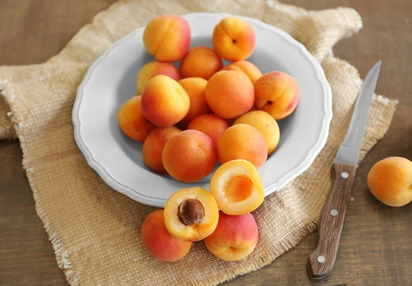 Fresh apricots on plate — Stock Photo, Image