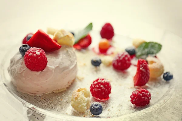 Ice cream with berries — Stock Photo, Image