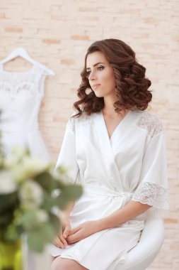 Güzel gelin damat için bekliyor