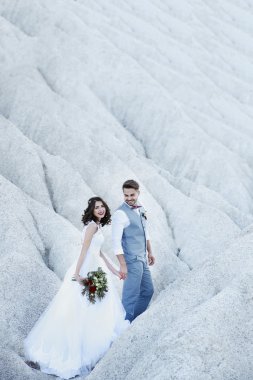 Gelin ve damat ve güzel manzara