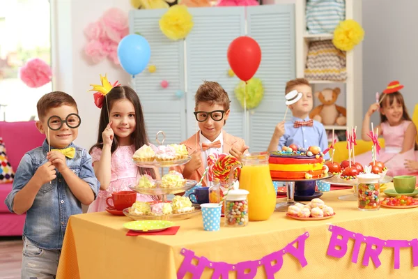 Gyerek Születésnapi Party Berendezett Szobában — Stock Fotó