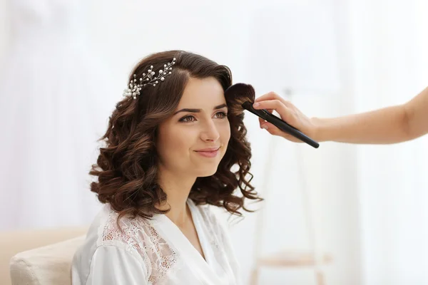 Maquillaje artista preparación novia —  Fotos de Stock