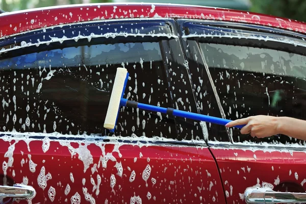 Serviceman washing car's glass — Stock Photo, Image