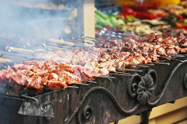 Barbecue skewers with meat — Stock Photo, Image