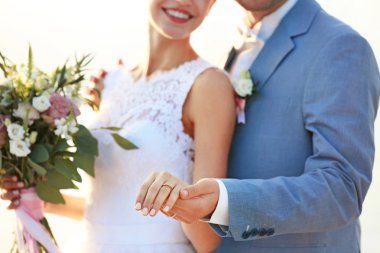 damat ve gelin sarılma