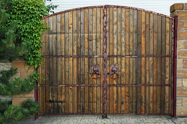 ヴィンテージの木製の門 — ストック写真