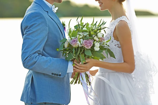 Glückliches Hochzeitspaar — Stockfoto