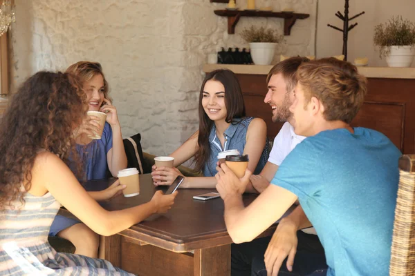 Amigos Felices Tomando Café Cafetería — Foto de Stock