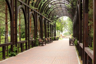 Banklar ile kemer tünel