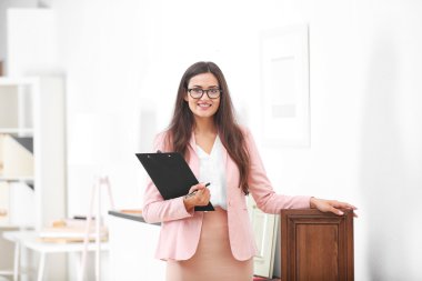 Güzel kadın tasarımcı 