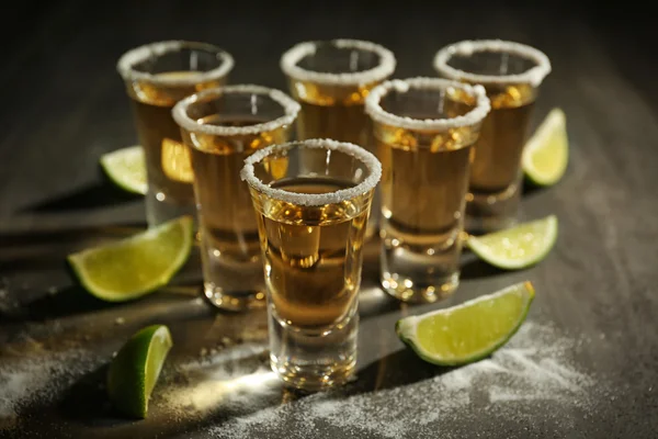 Tequila d'oro con lime — Foto Stock