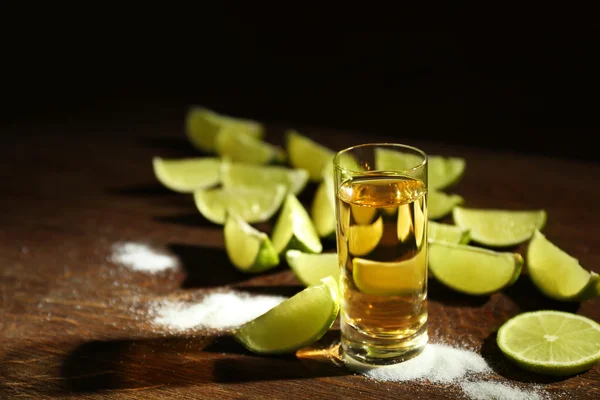 Tiro de tequila de ouro — Fotografia de Stock