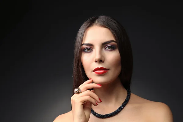 Modelo con maquillaje brillante — Foto de Stock