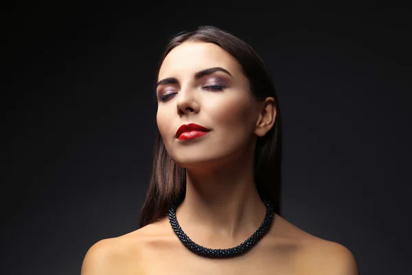 Modelo con maquillaje brillante — Foto de Stock