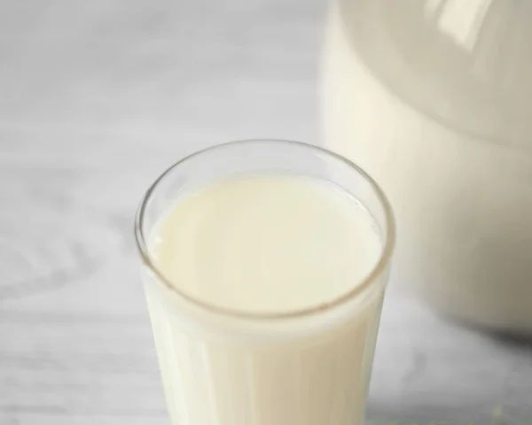 Glas frische Milch — Stockfoto