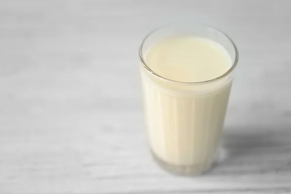 Glas frische Milch — Stockfoto