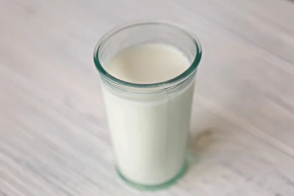 Vaso de leche fresca — Foto de Stock