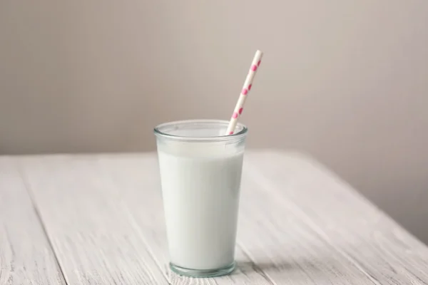 Sklenice čerstvého mléka — Stock fotografie