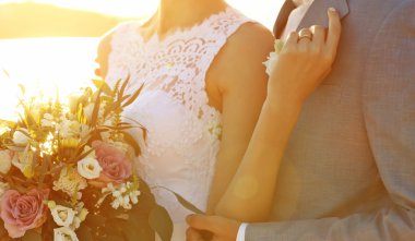 damat ve gelin sarılma