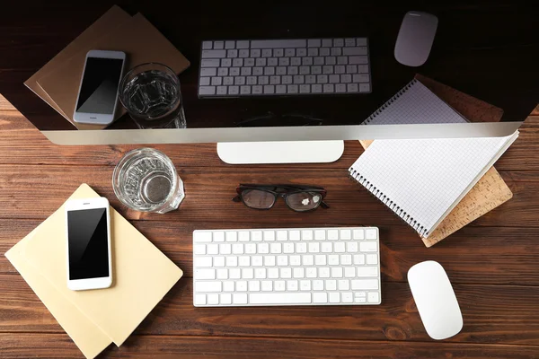 Local de trabalho com teclado — Fotografia de Stock