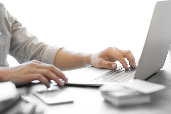 Zakenman Die Laptop Office Werkt — Stockfoto