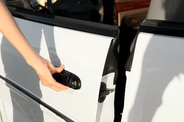 Male Hand Opening Car Door — Stock Photo, Image