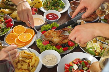 restoranda yemek arkadaşlar