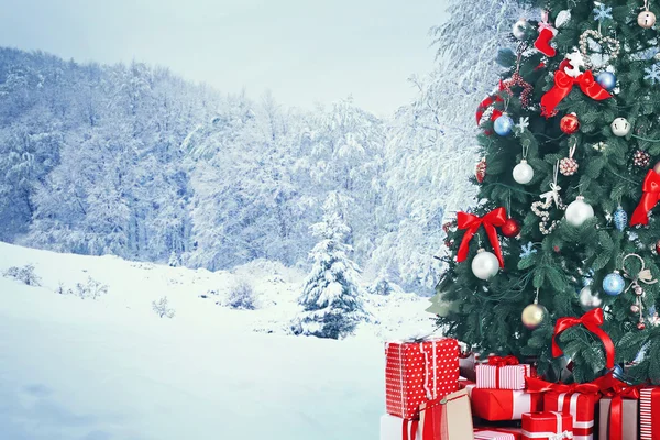 Geschmückter Weihnachtsbaum — Stockfoto