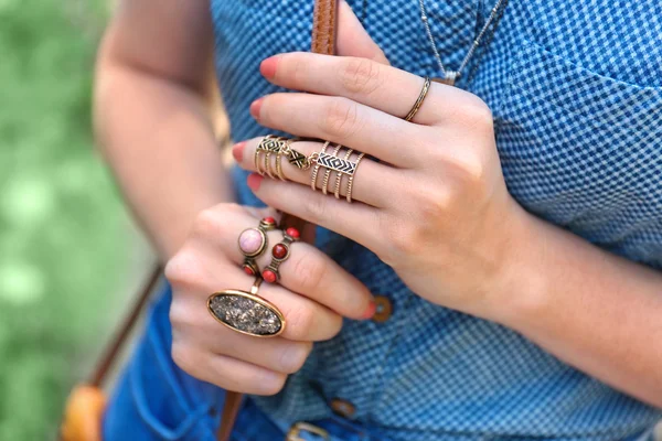 Hands with beautiful bijouteries — Stock Photo, Image