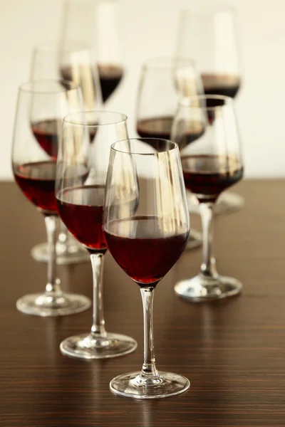 Bicchieri con vino rosso — Foto Stock