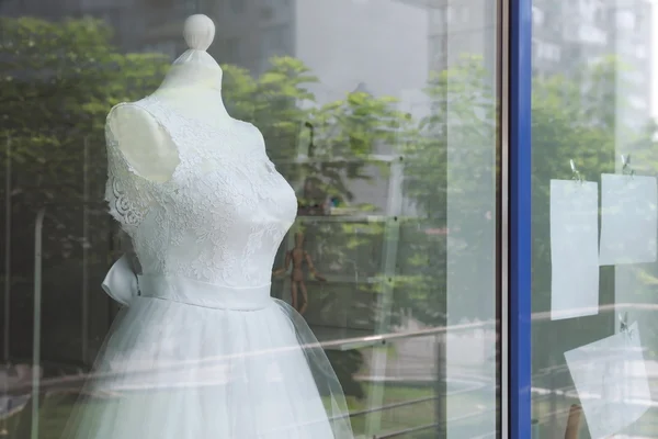 Lindo vestido de noiva — Fotografia de Stock