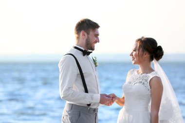 Damat ve gelin yakasında