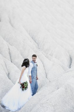 Gelin ve damat ve güzel manzara