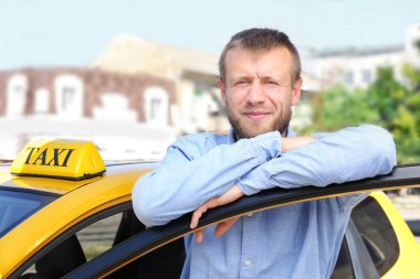 Yakışıklı taksi şoförü 