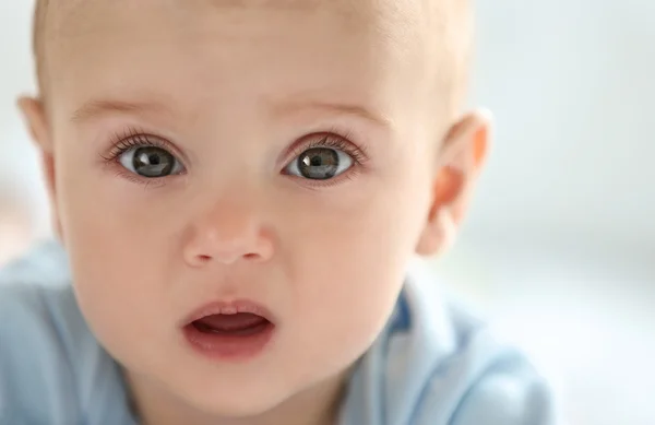 Ritratto di adorabile bambino — Foto Stock