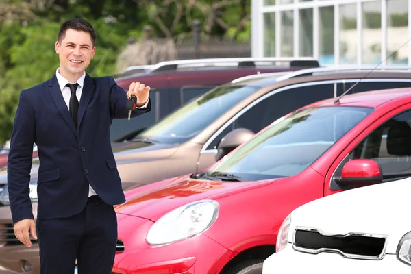 Man Car Key Outdoors — Stock Photo, Image