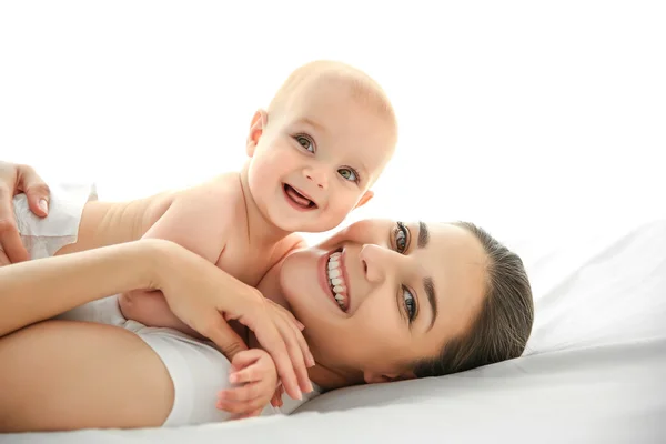 Mãe feliz e bebê — Fotografia de Stock